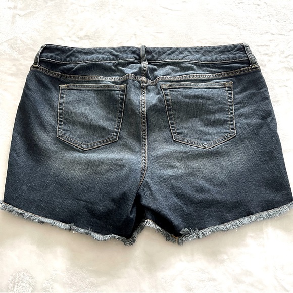 TORRID Women’s Dark Wash Stretch Shorts - Picture 3 of 10